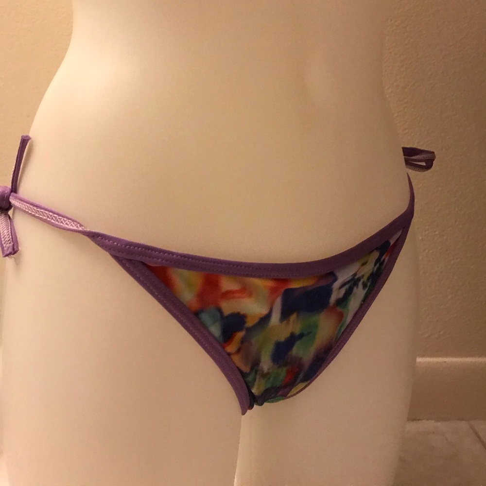 Bikini - Picture 4 of 7